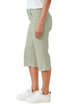 Democracy Womens "Ab"solution Scallop Frayed Capri Pants