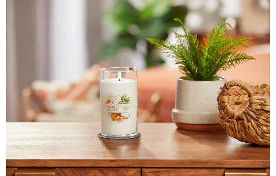 Yankee Candle Signature Medium Pillar Candle - Coconut Beach