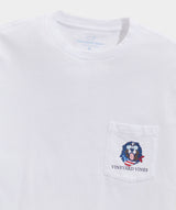 Vineyard Vines Mens USA Flag Mountain Dog Pocket Short Sleeve T-Shirt