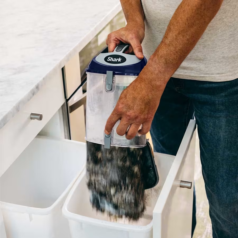 Shark Navigator Lift-Away Deluxe Upright Vacuum
