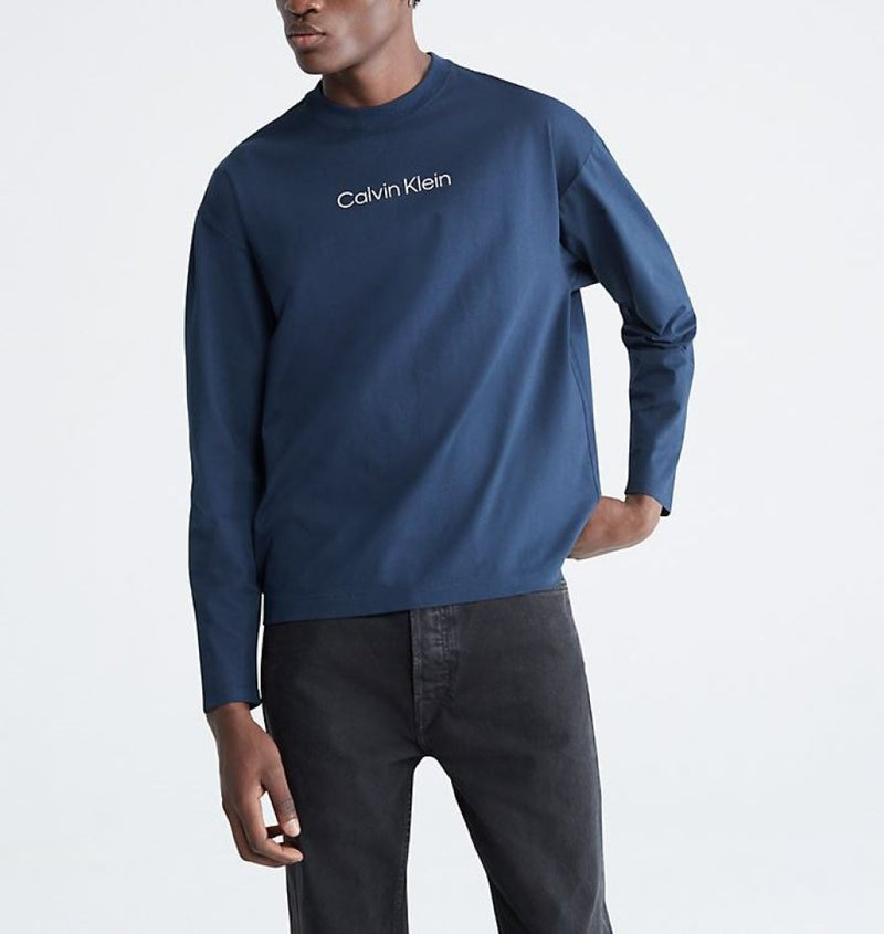 ★ ★ Men's Black Relaxed Fit Standard Logo Crew Relaxed Fit Standard Logo Crewneck T-Shirt | Calvin Klein