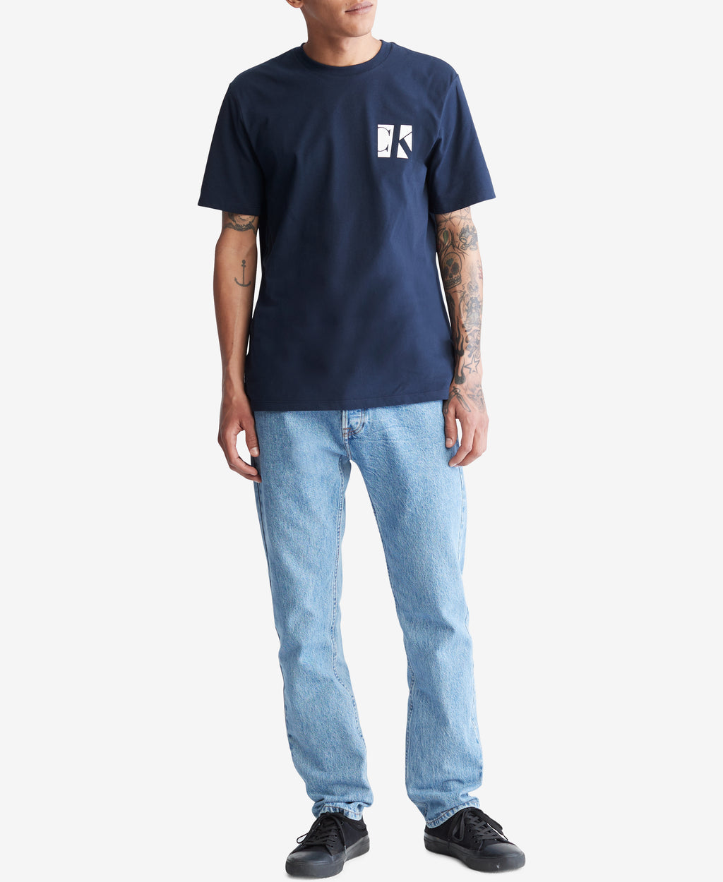 Tシャツ・カットソー   Men's Regular Fit Hero Monogram Logo Short Slee Calvin Klein Men's Regular Fit Short Sleeve T Shirt Monogram