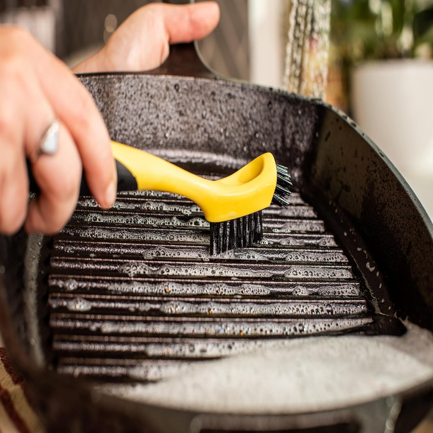 Lodge Dish Cleaning Brush for Cast Iron Pans