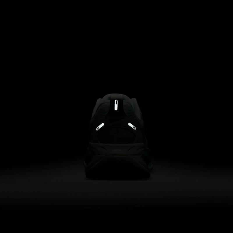 Nike Womens Vomero 18 Running Shoes