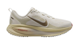 Nike Womens Vomero 18 Running Shoes