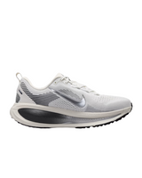 Nike Womens Vomero 18 Running Shoes