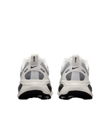 Nike Womens Vomero 18 Running Shoes
