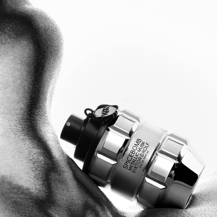 Viktor & Rolf Spicebomb Metallic Musk Eau de Parfum Spray - 3.0 oz.