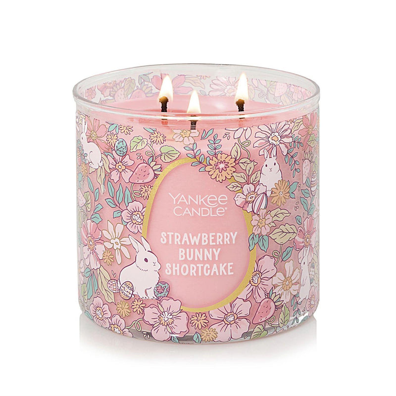 Yankee Candle 3-Wick Candle - Strawberry Bunny Shortcake