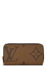 Louis Vuitton Monogram Giant Zippy Wallet