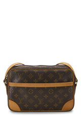 Louis Vuitton Trocadero 27 Crossbody Handbag