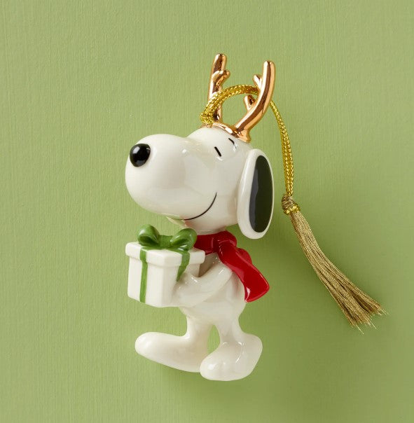 Lenox Snoopy With Gift Ornament