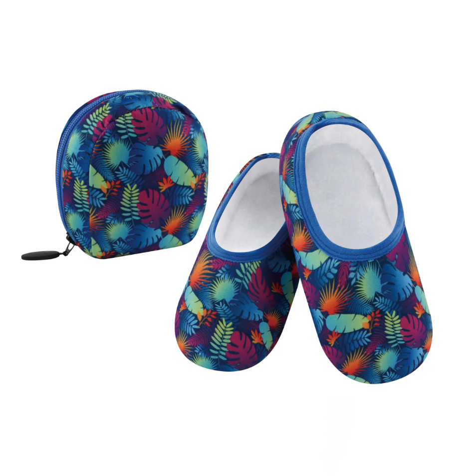 Snoozies Womens Tropical Leaves Skinnies with Travel Pouch Slippers - Size Medium