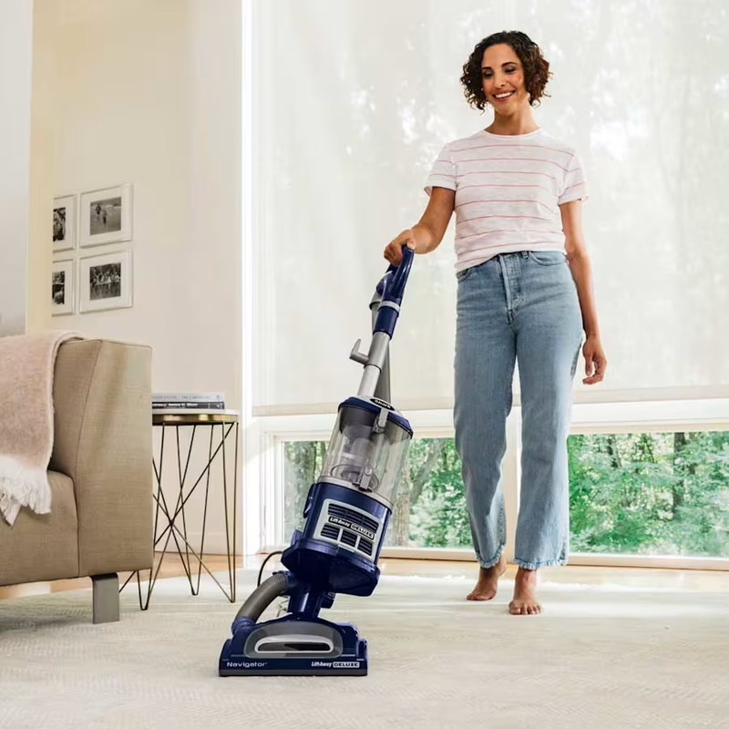 Shark Navigator Lift-Away Deluxe Upright Vacuum
