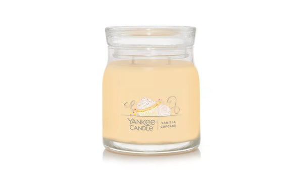 Yankee Candle Signature Medium Jar Candle - Vanilla Cupcake