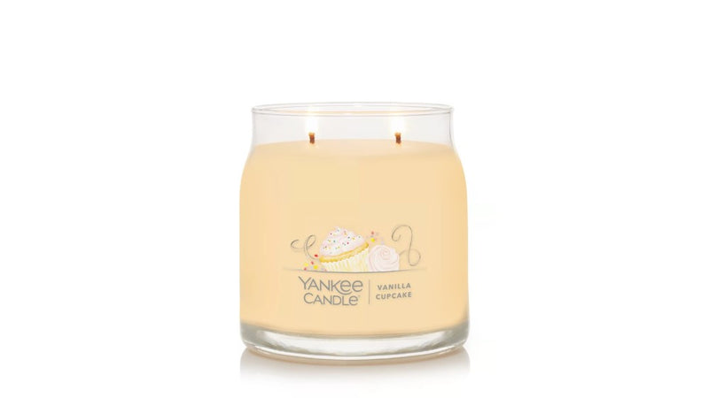 Yankee Candle Signature Medium Jar Candle - Vanilla Cupcake