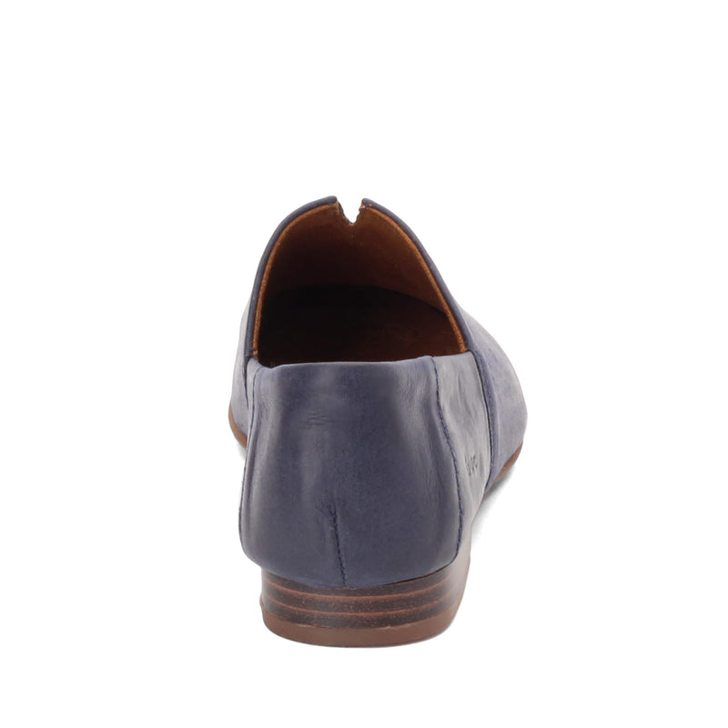 B.Ø.C Womens Suree Slip-On Shoe